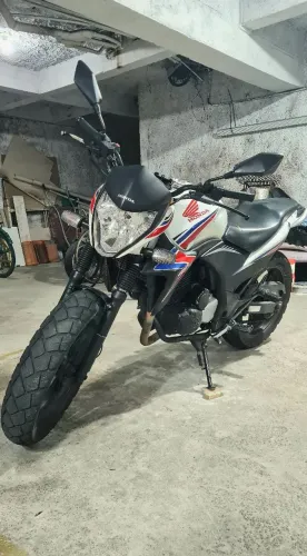 Honda CB300R 2015 capitão América