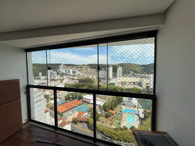 Janela com guarda-corpo