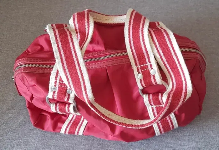 Bolsa Mango rosa em nylon.