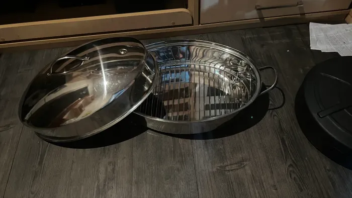 Assadeira Inox Gourmet Buffet 18? com Tampa Alta e Grelha - Nova