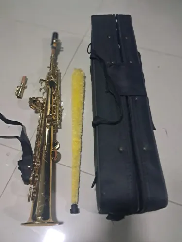 Sax Saxofone Soprano Reto Sib Dourado Completo com Case e boquilha 