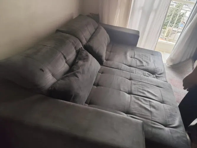 Sofá retrátil em boas condições 