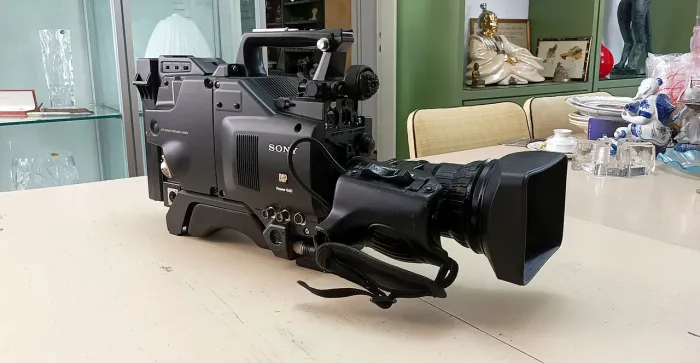 Camera profissional Sony DXC-D30