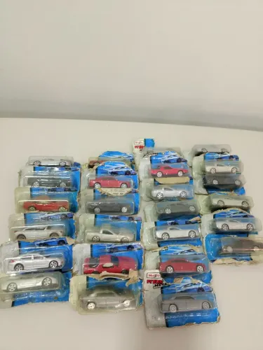 Carrinho de metal Maisto antigos na embalagem  ainda