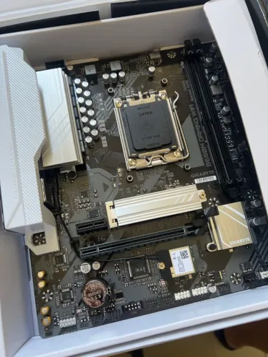 Placa-Mãe Gigabyte B650m plus Gaming Wifi