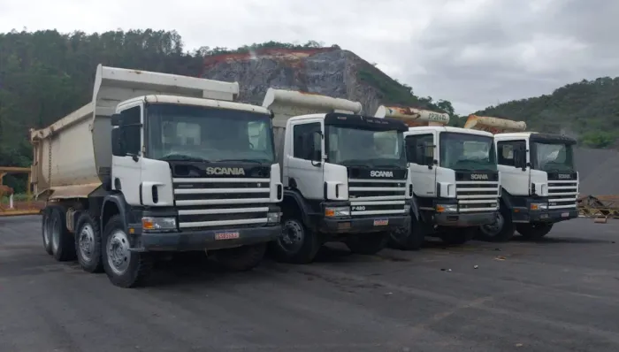 Scania P420 ano 2008, 8x4, Bitruck, com caçamba de 20 ?, em MG