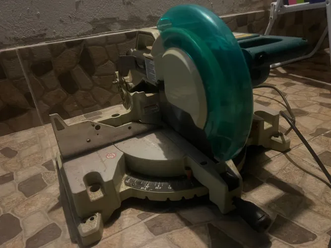 Serra de Esquadria 1650W Makita LS1221