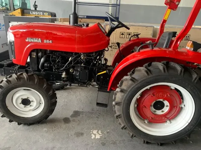 TRATOR MARCA JINMA MODELO 254 DE 25HP HIDRÁULICO 4 X 4