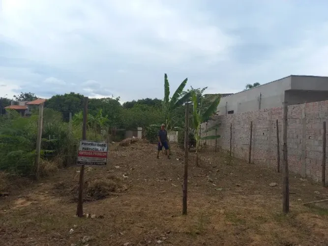 Vende-se Terreno com 250m² no Jd. Santa Rita de Cássia em Capivari - Aceita financiamento