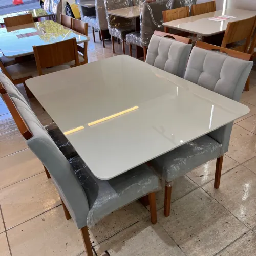 Mesa 1,35x0,90 + 4 cadeiras (NOVO)
