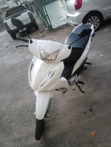 Moto nova de garagem 