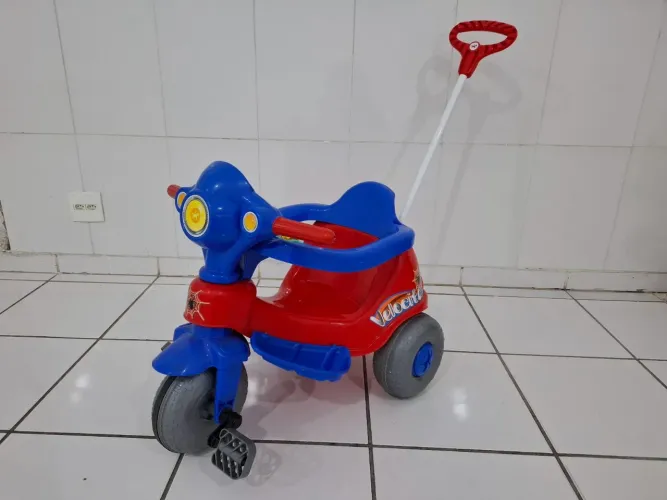 Triciclo Infantil com Haste de Direção