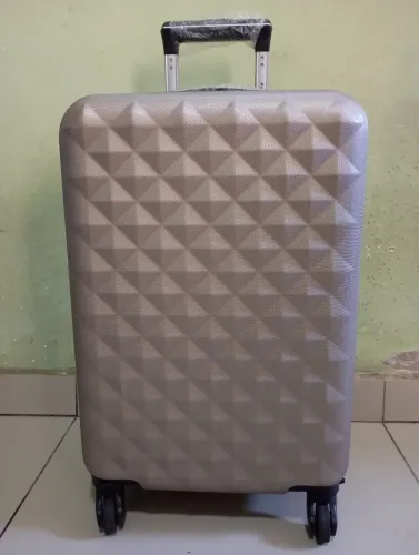 Mala Pequena Expansiva 12kg Semi nova (Usada apenas uma vez para trazer mercadoria)