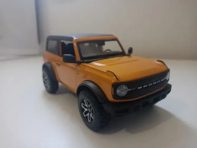 Miniatura Ford Bronco Badlands 2021 1/24 