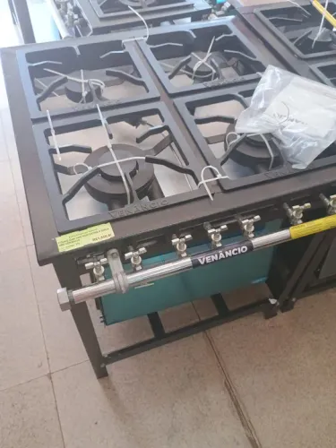 Fogão Industrial Venâncio 4 Bocas Com Forno 