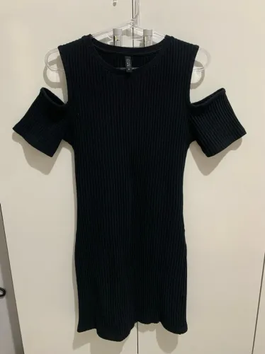 (TAM: P) VESTIDO PRETO RENNER OMBROS DE FORA