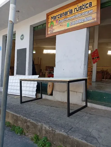 Mesa estilo industrial com pés em metalon 50x30 
