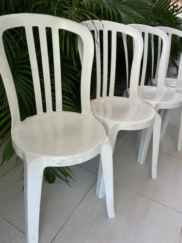 Cadeiras de plástico 