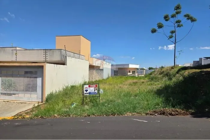 Terreno com Potencial à Venda no Parque do Lago -Umuarama-PR