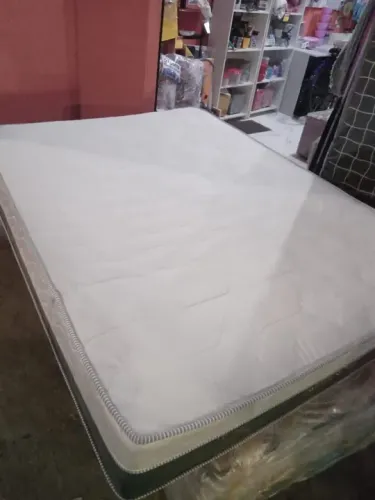 Colchão semi novo Mola ensacada