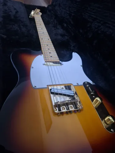 Strinberg estilo Telecaster - Sunburst com Upgrades Dourados - com Malagoli e Wilkinson