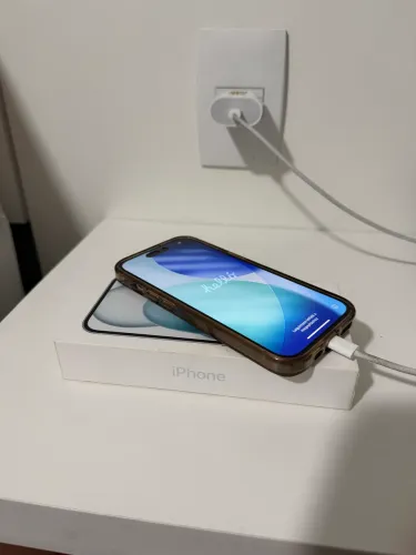 Vendo iPhone 15 256Gb Azul - Com acessórios