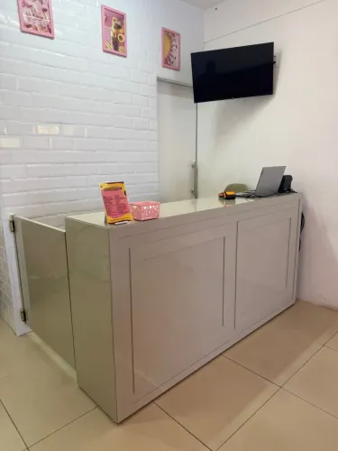 Lindo conjunto balcão + sofá para loja apenas 6 meses de uso, estado de novo!