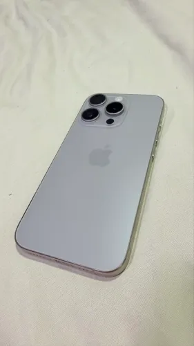 iPhone 15 Pro (muito novo)