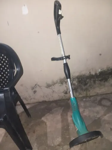 Roçadeira elétrica com Lâmina negociável