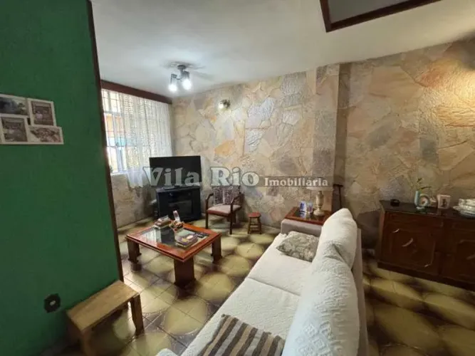 Excelente casa de vila na Penha.