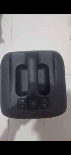 Caixa jbl partybox essential sem microfone.