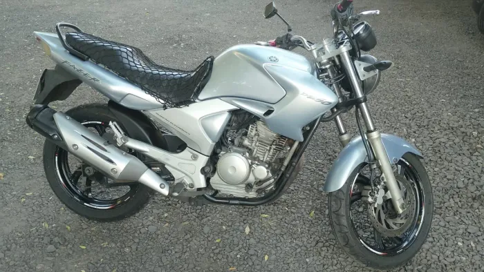 Moto Yamaha Fazer YS250 cilindrada