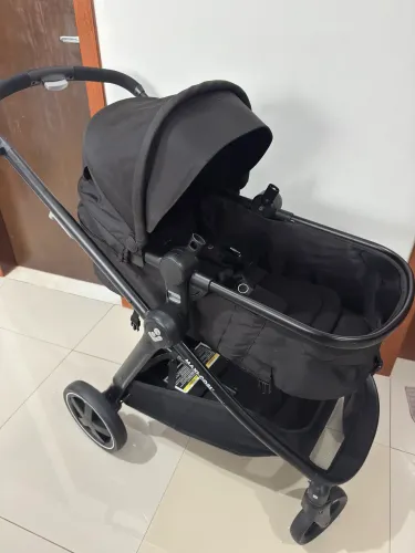 Carrinho de bebê + bebê conforto Maxi Cosi
