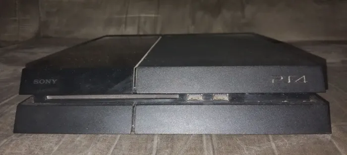 Vendo PS4 original Usado e controle + Jogos