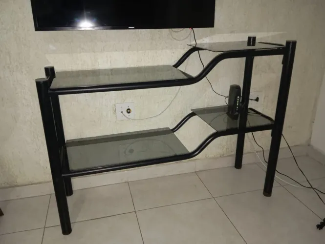 Rack para TV em Ferro e Vidro Fumê - Moderno e Resistente
