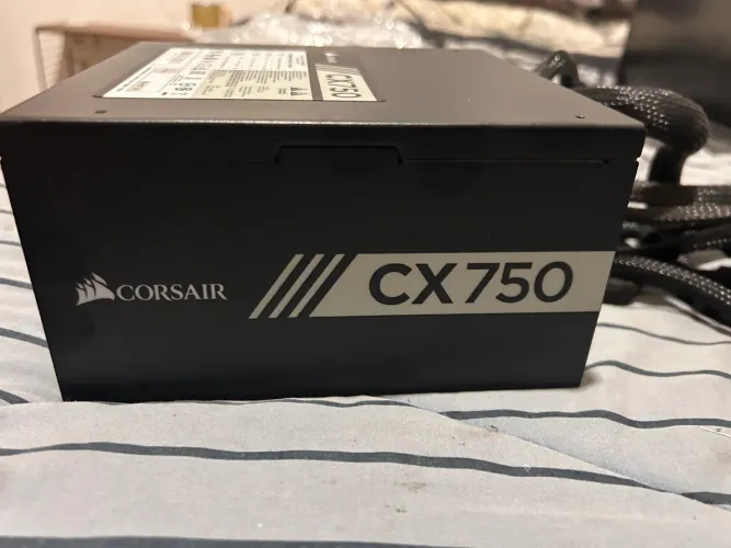 Fonte Corsair CX750 750W 80 Plus Bronze Funcionando