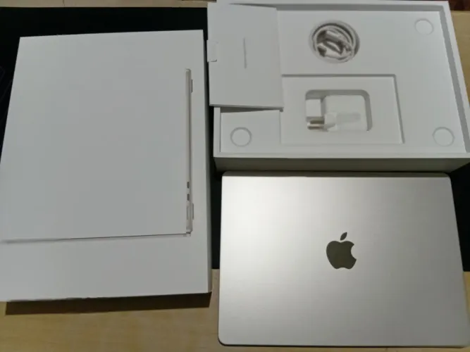 Macbook air m4, na garantia com NF e caixa