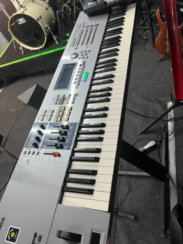 VENDO TECLADO MOTIF ES7 - ÓTIMO ESTADO