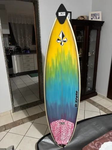 Prancha de Surf M. Leite + Capa Elite + Leash + Quilhas - Pouquíssimo Uso