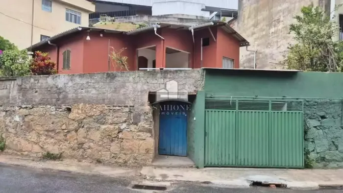 Casa para venda com 2 quartos, 200m² - Pedro do Rio - Petrópolis/RJ