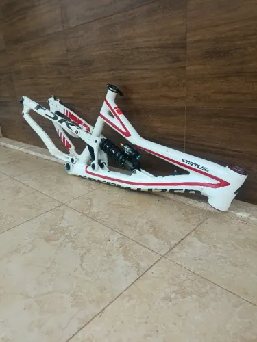 Quadro Specialized Status 2 + Shock Fox Van RC