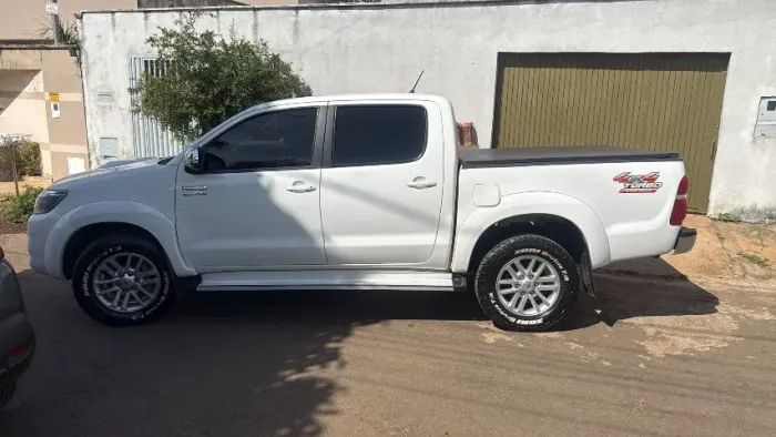 Toyota Hilux CD SRV D4-d 4X4 3.0 TDI Diesel AUT 2013