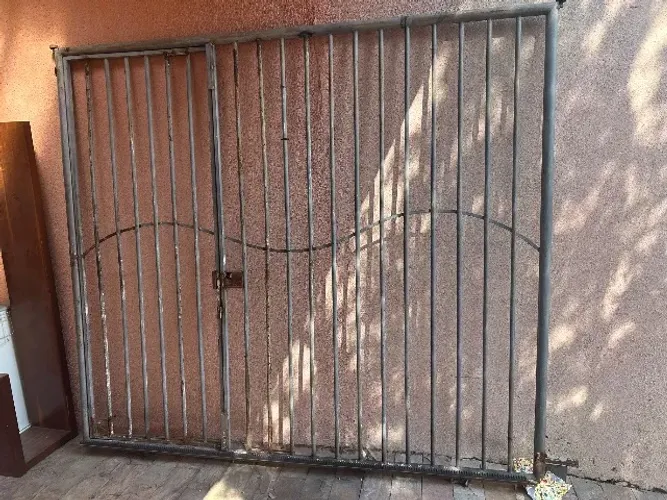 Portão de casa seminovo