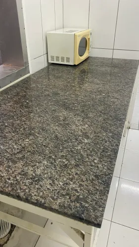 Mesa tampo granito