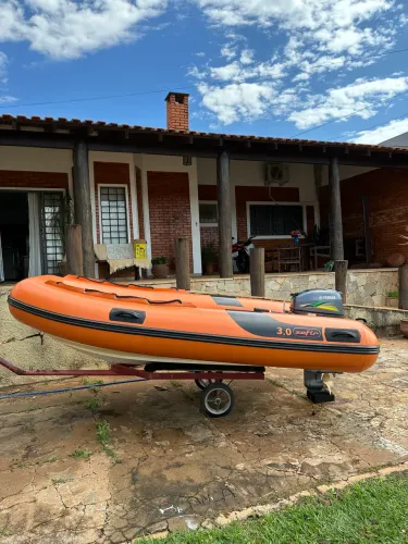 Bote inflável