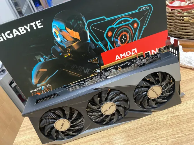 Placa de vídeo Rtx 7600 gigabyte 8gb
