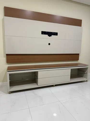 Painel e raque de sala