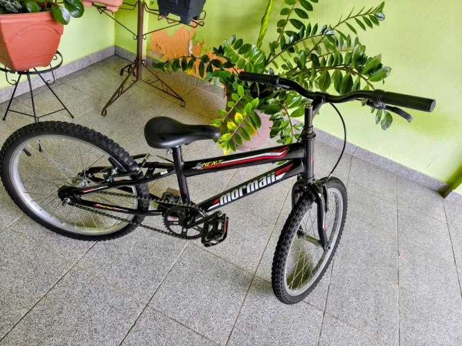 Bicicleta aro 20 semi nova 