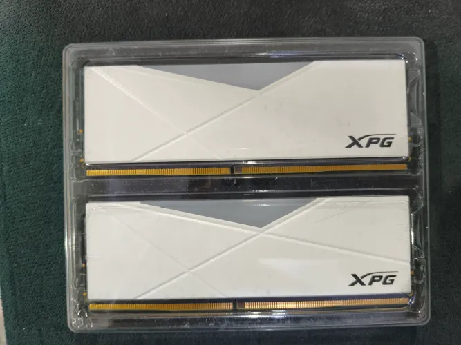 Kit Memória RAM Gamer XPG Spectrix D50 RGB 16GB (2x8GB) DDR4 3200MHz White - Seminovas