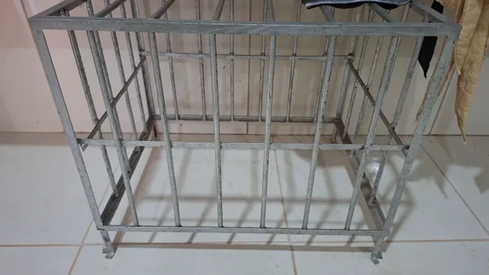 Grade de proteção + caixa para ar-condicionado